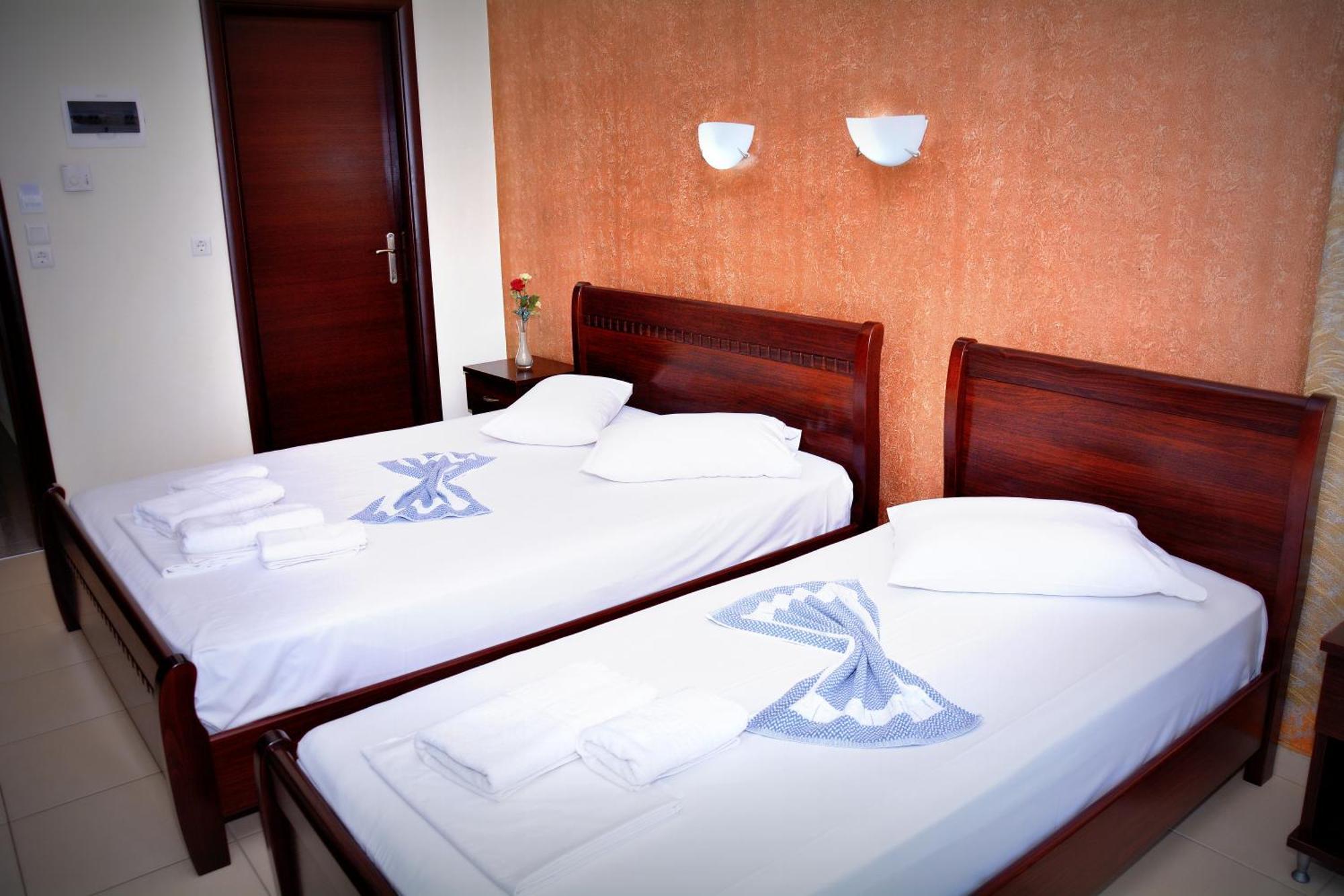 Hotel Paris ปาราเลียกาเตอรีนิส ภายนอก รูปภาพ